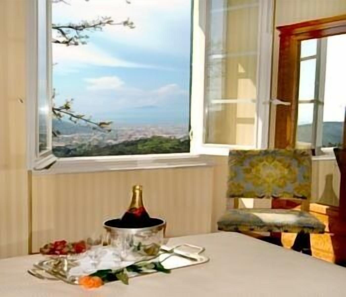 double room, sea view | minibar, in-room safe, desk, soundproofing