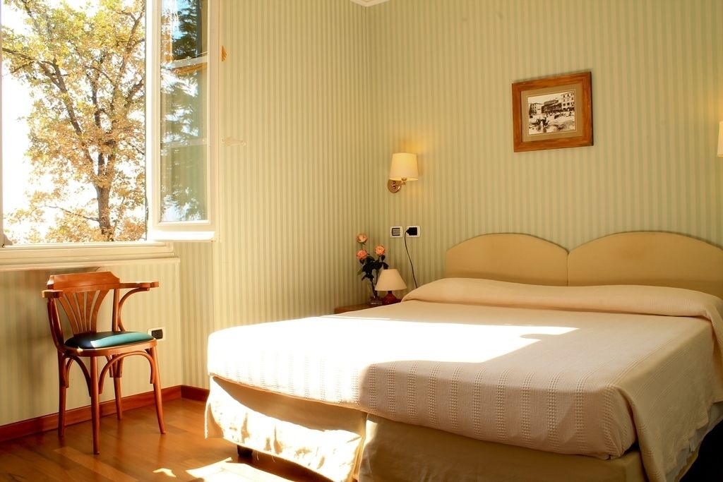 double room | minibar, in-room safe, desk, soundproofing