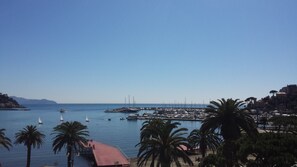 Beach nearby, sun-loungers, beach umbrellas - SPLENDIDE RIVIERA   (Rapallo)