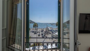 A balcony with a view of a marina, boats, and a clear sky. - SPLENDIDE RIVIERA   (Rapallo)