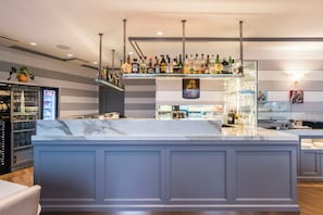 Bar (in der Unterkunft)