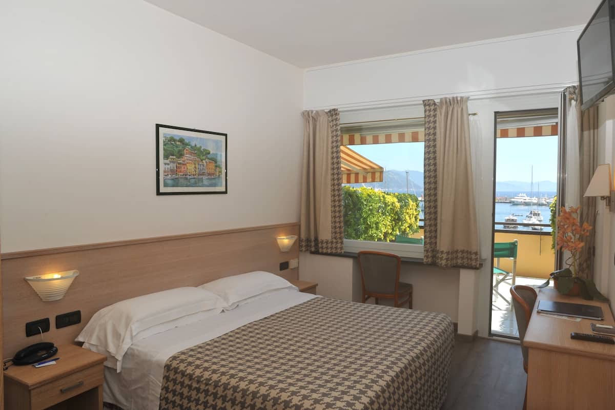 Couette en duvet d'oie, minibar, coffres-forts dans les chambres, bureau
