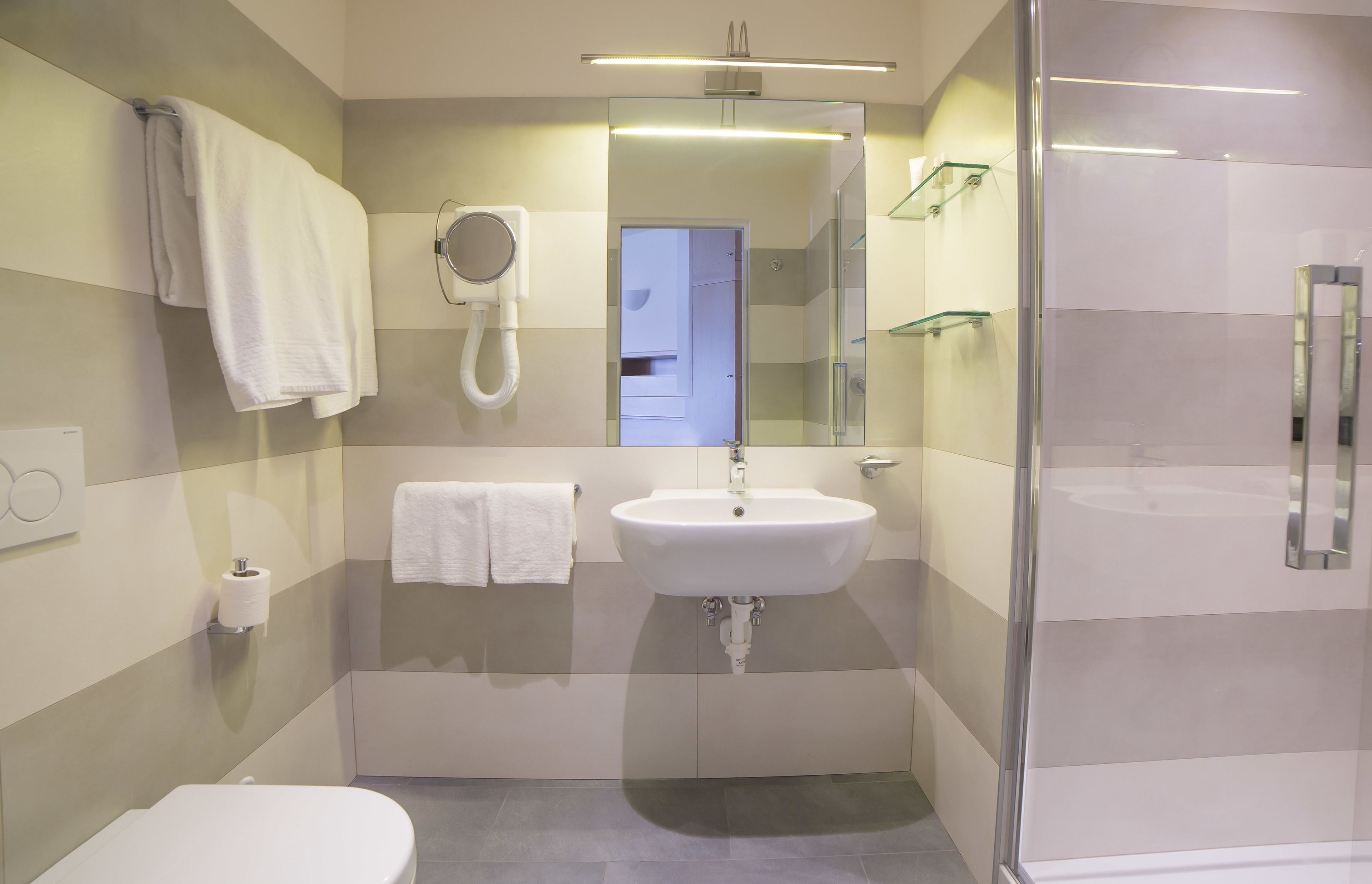 comfort apartment, 1 bedroom, sea view | bathroom | free toiletries, hair dryer, slippers, bidet