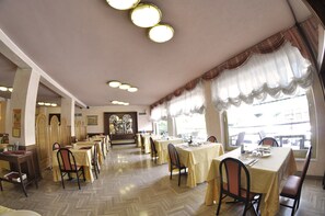 Desayuno buffet incluido todos los días