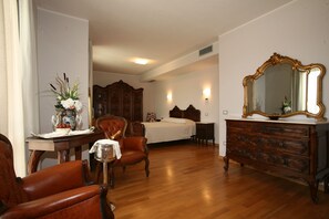 Down duvets, in-room safe, desk, soundproofing