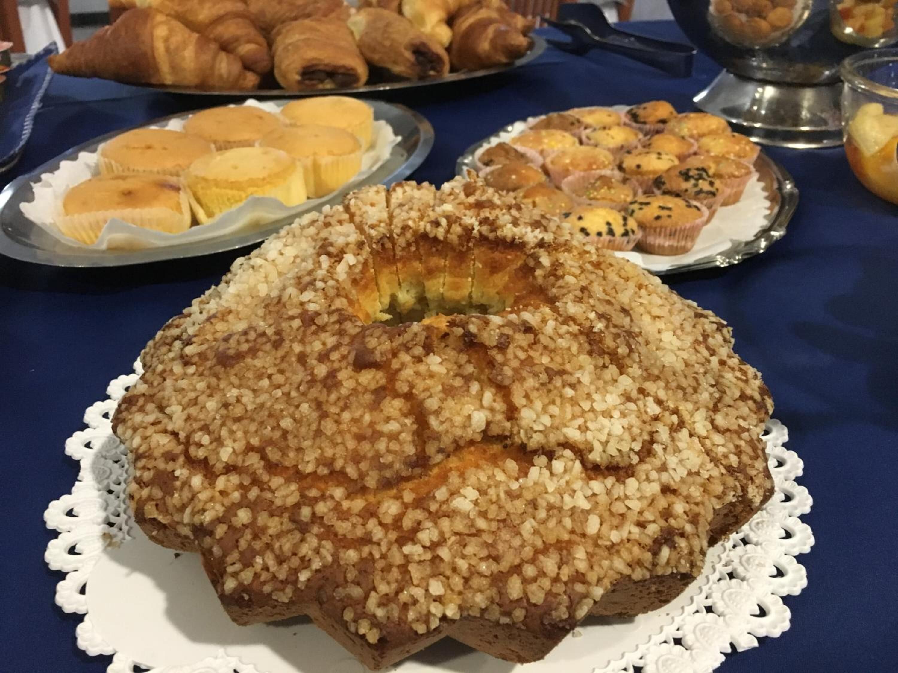 breakfast, lunch and dinner served