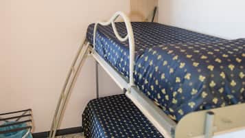 Iron/ironing board, free WiFi, bed sheets
