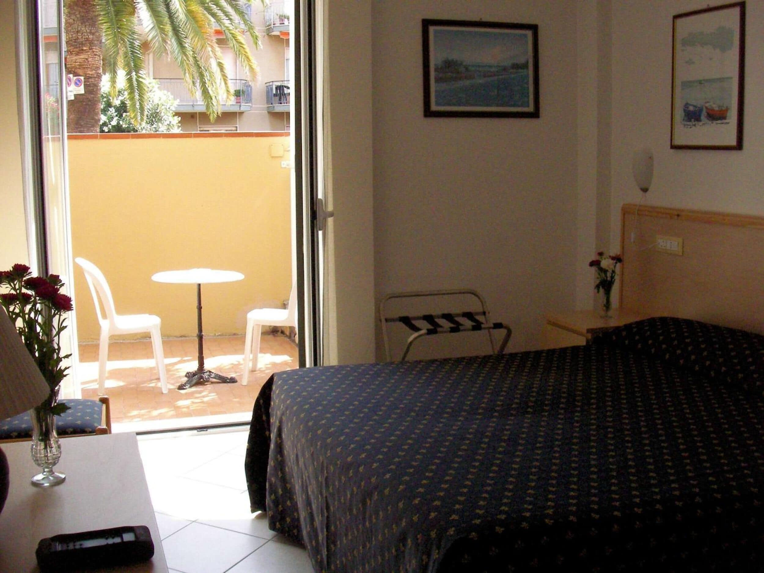 Fer et planche à repasser, Wi-Fi gratuit, draps fournis