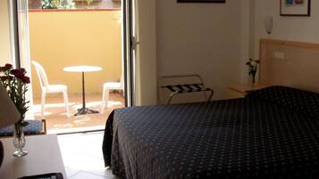 Iron/ironing board, free WiFi, bed sheets