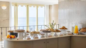 Shower, free toiletries, hair dryer, bidet