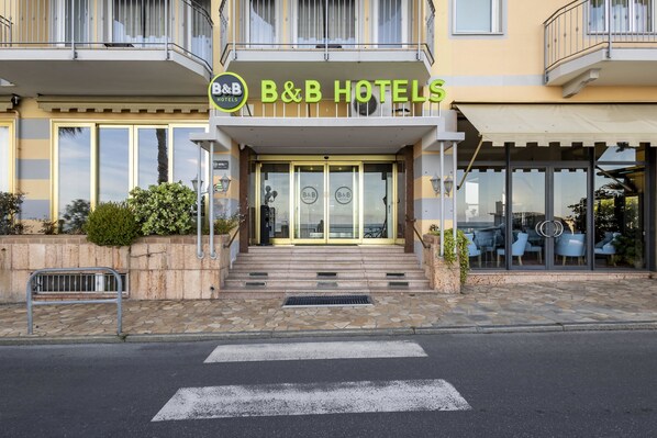 Exterior detail - B&B Hotel Diano Marina Palace (Diano Marina)
