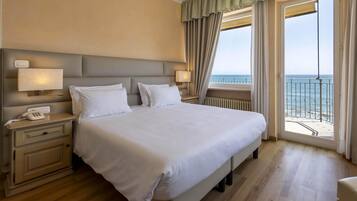 Junior-Suite, Terrasse | Zimmersafe, Schreibtisch, kostenloses WLAN, Bettwäsche