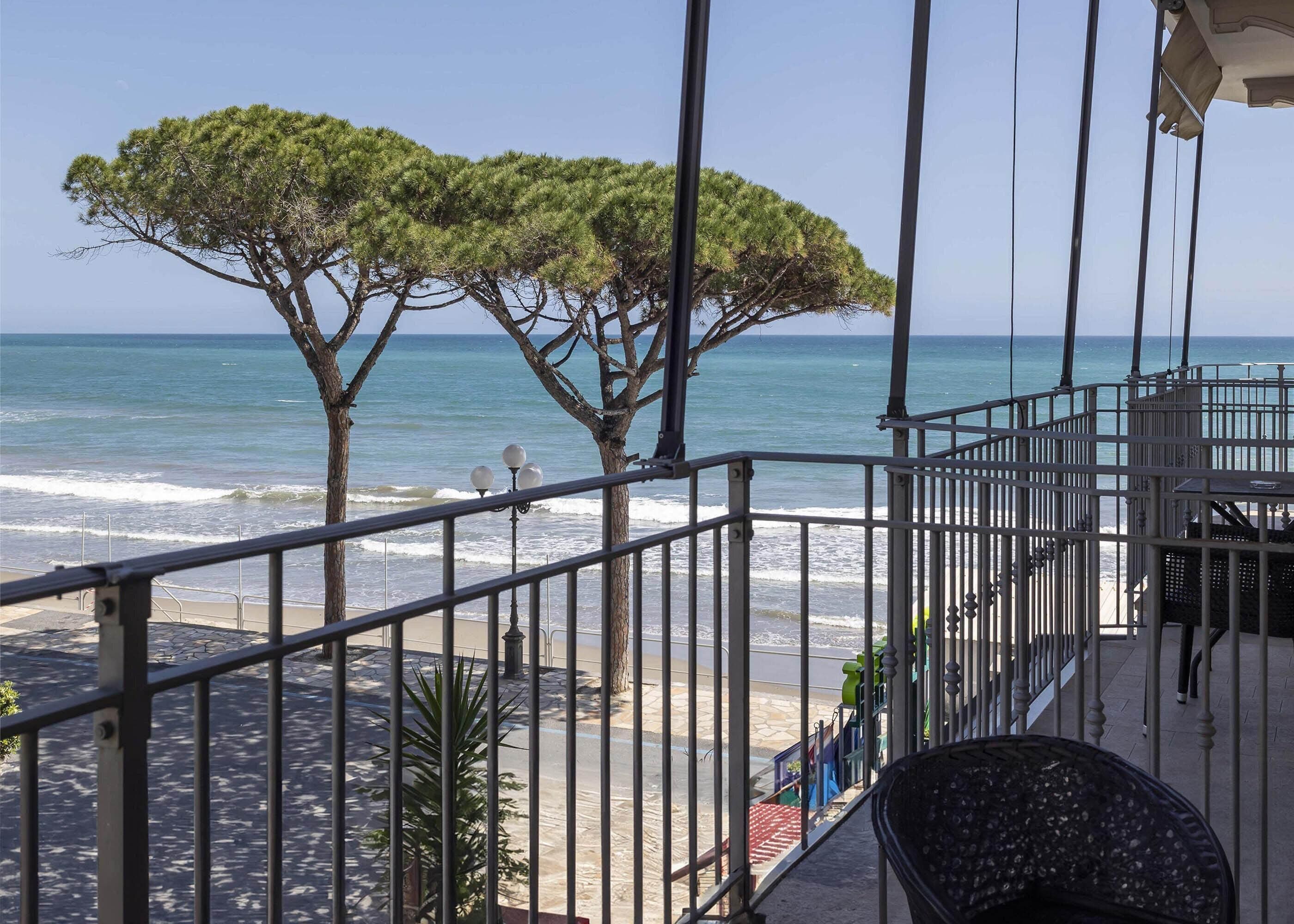 Superior-Doppelzimmer, Balkon | Zimmersafe, Schreibtisch, kostenloses WLAN, Bettwäsche