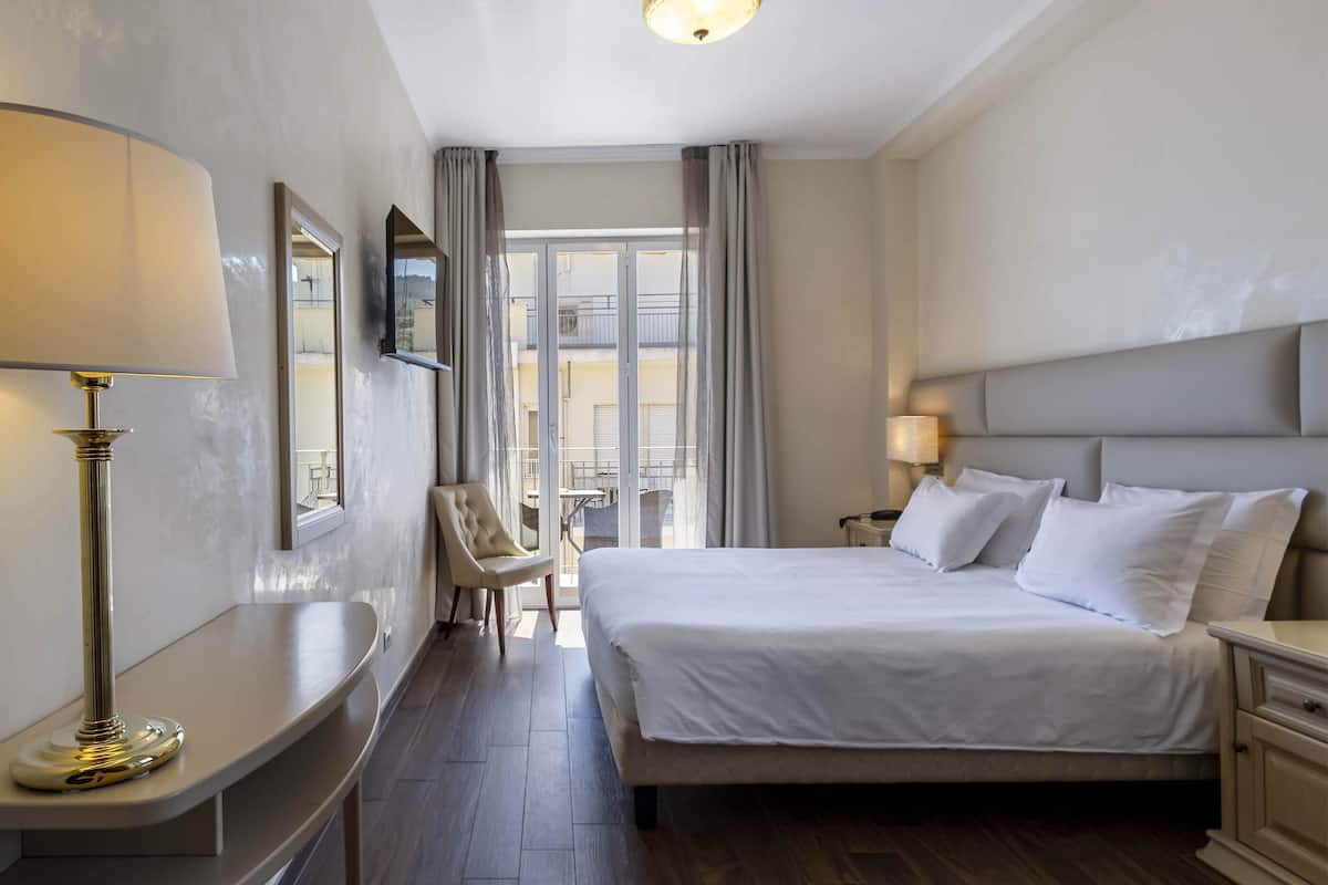 In-room safe, desk, free WiFi, bed sheets