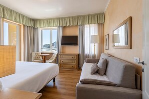 Superior Studio Suite, Sea View, Beachfront | 1 bedroom, in-room safe, desk, free WiFi