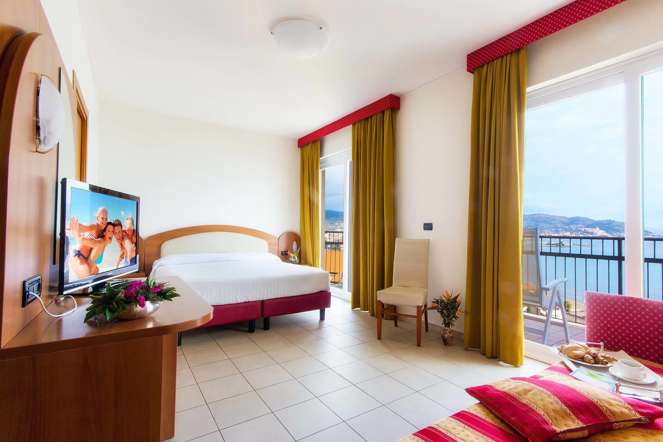 triple room, sea view | 1 bedroom, in-room safe, desk, blackout curtains