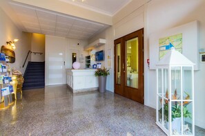 Concierge desk - Piccolo Hotel (Diano Marina)