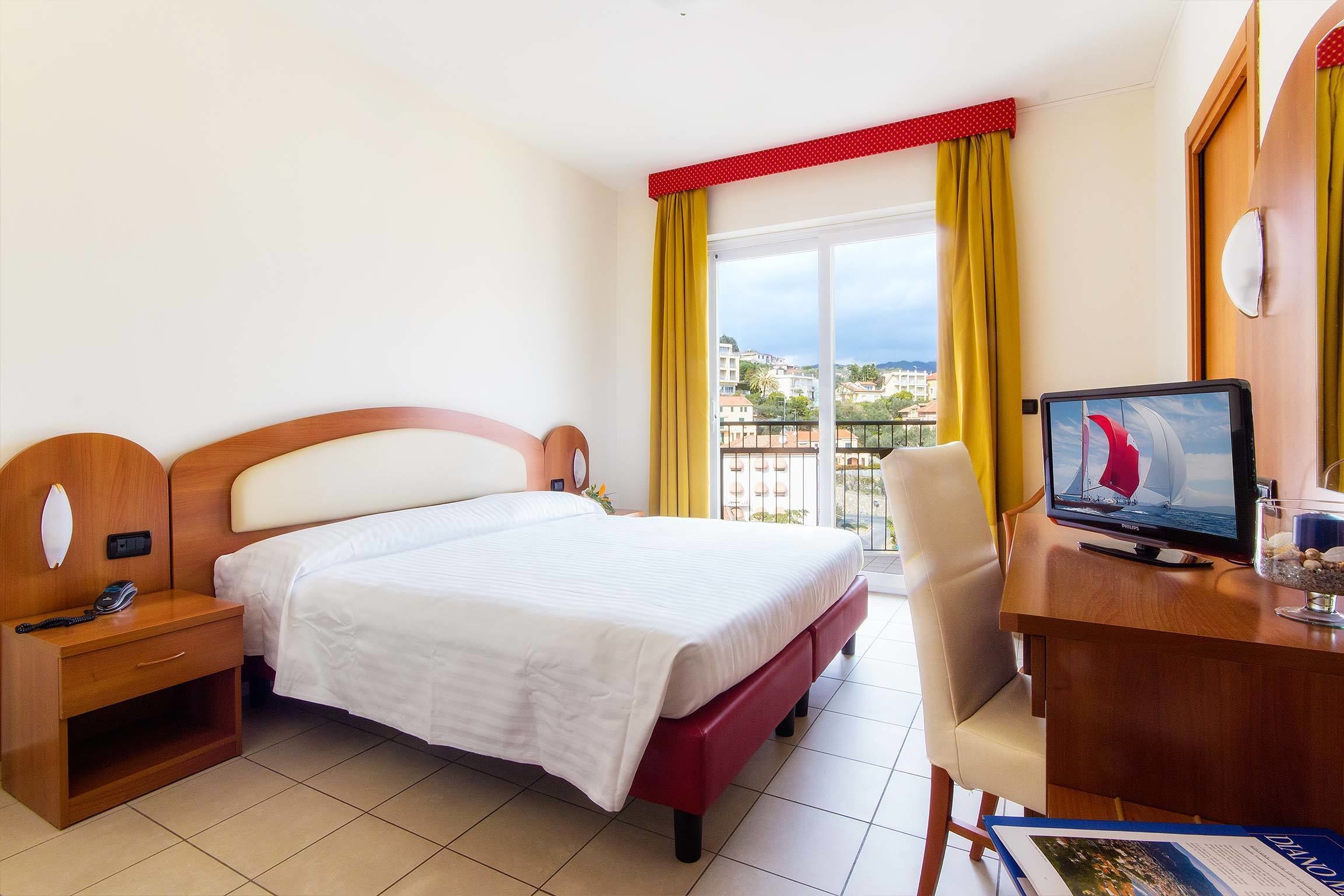 1 bedroom, in-room safe, desk, blackout curtains