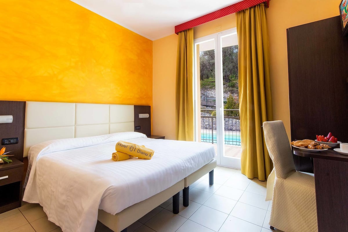 1 bedroom, in-room safe, desk, blackout curtains