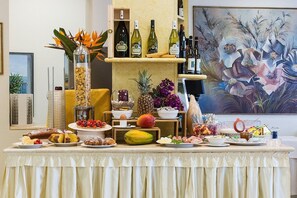 Free daily buffet breakfast - Piccolo Hotel (Diano Marina)