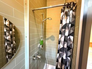 Free toiletries, towels - London Visitors Hotel (London)