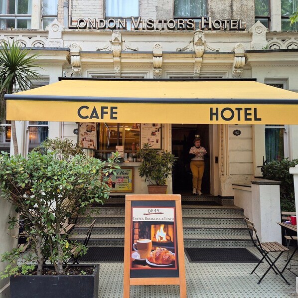 Exterior - London Visitors Hotel (London)