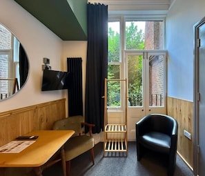 Living area - London Visitors Hotel (London)