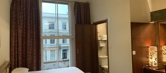 London Visitors Hotel 