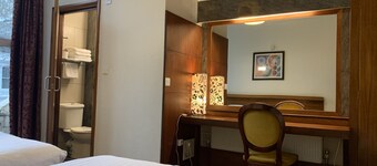 London Visitors Hotel 