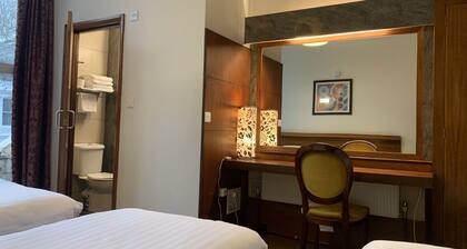 London Visitors Hotel