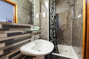 Free toiletries, towels - London Visitors Hotel (London)