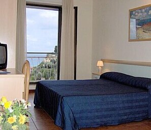 Värdeförvaringsskåp på rummet, skrivbord, barnsängar och gratis wi-fi