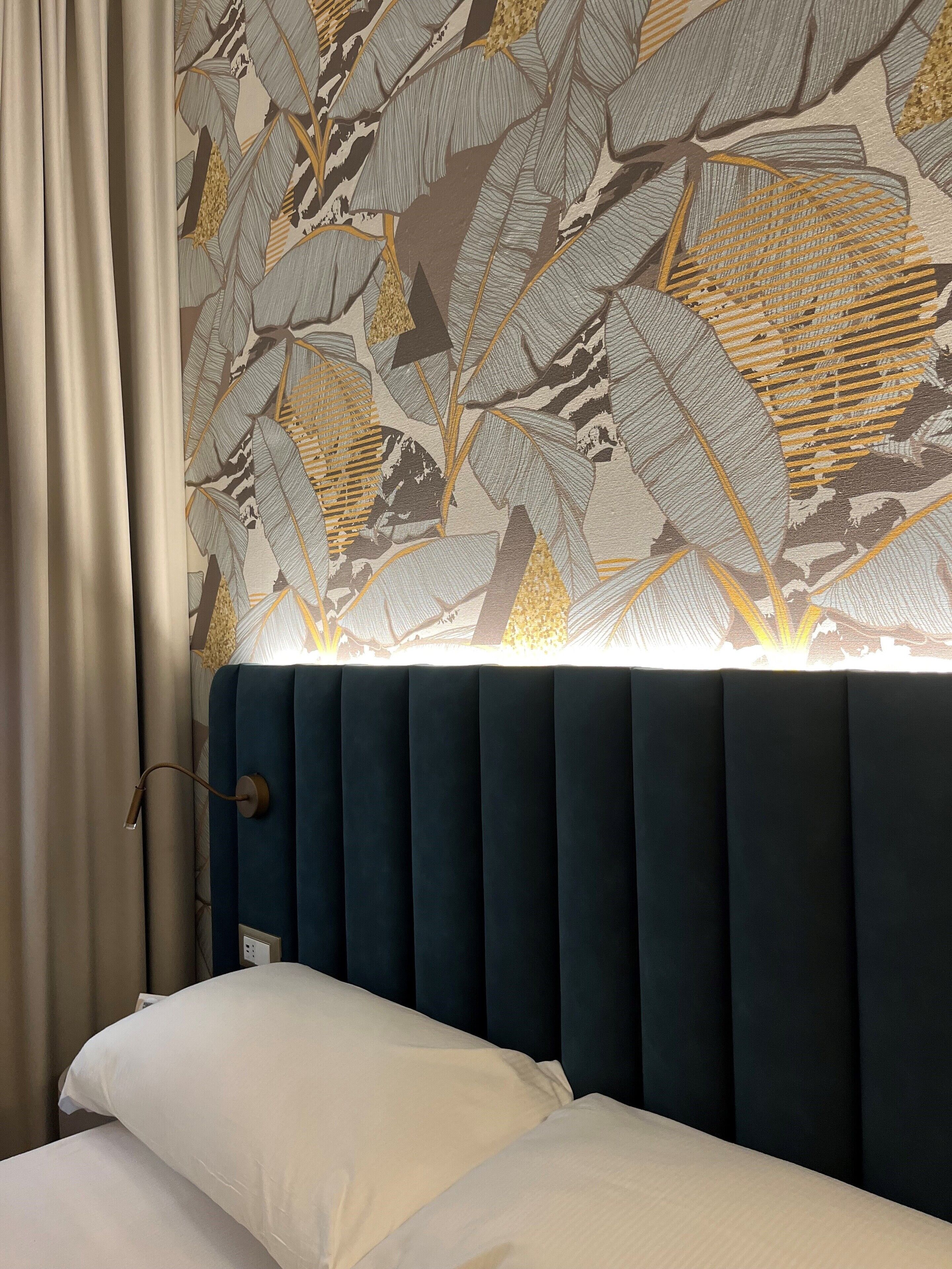 economy single room, 1 large single bed, non smoking | in-room safe, soundproofing, free wifi, bed sheets