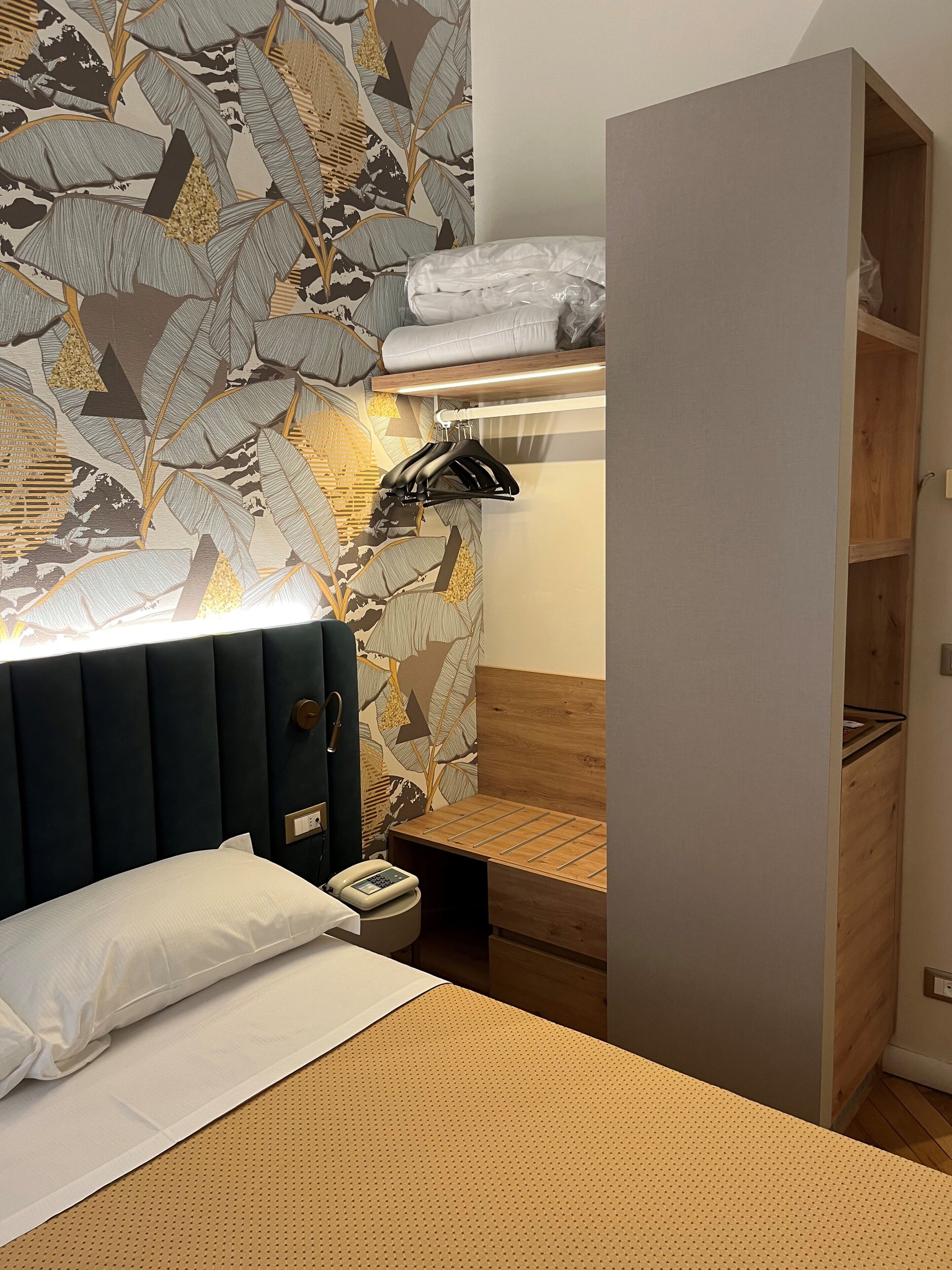 economy single room, 1 large single bed, non smoking | in-room safe, soundproofing, free wifi, bed sheets