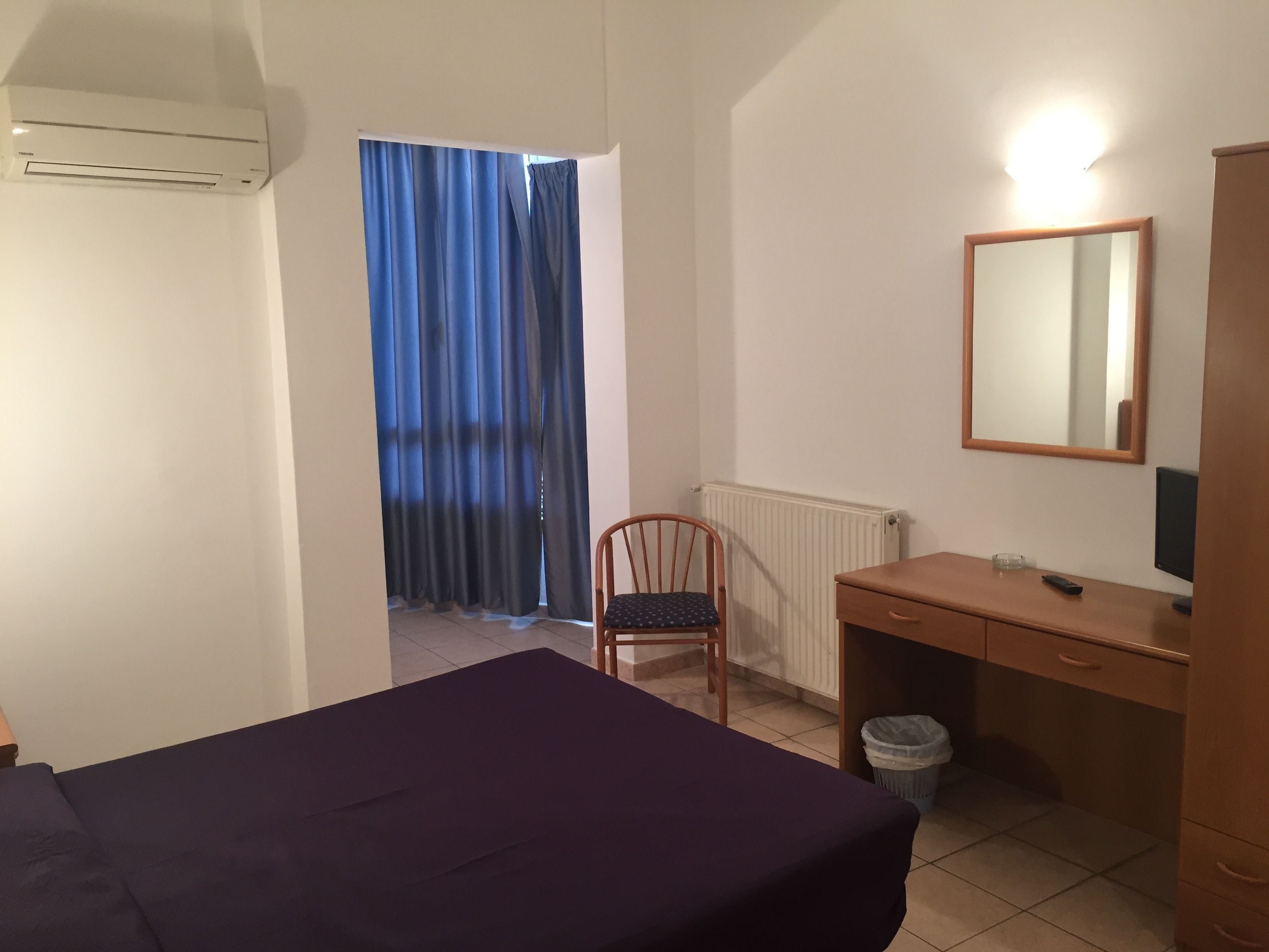 Hochwertige Bettwaren, Zimmersafe, Schreibtisch, schallisolierte Zimmer