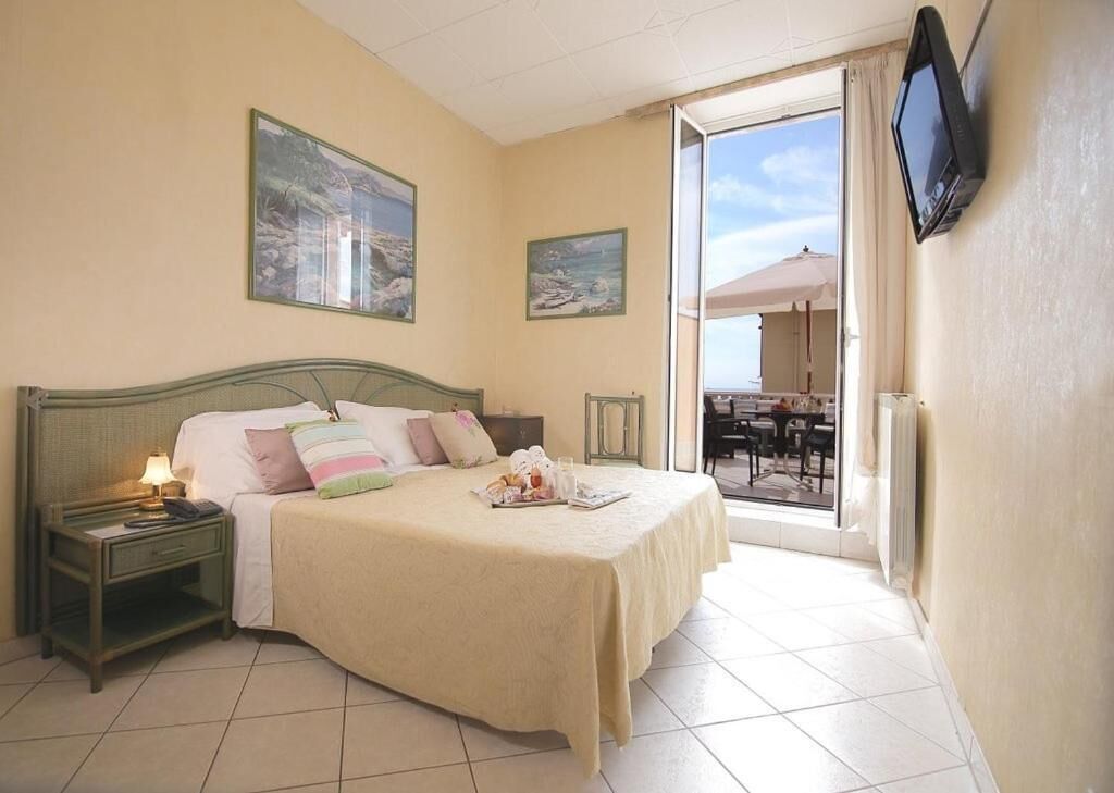 double or twin room, partial sea view | in-room safe, blackout curtains, soundproofing, free wifi