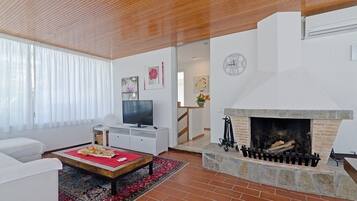 Appartamento Executive | Soggiorno | TV LCD 22 pollici con canali digitali, TV