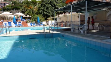 Outdoor pool, pool umbrellas, sun loungers