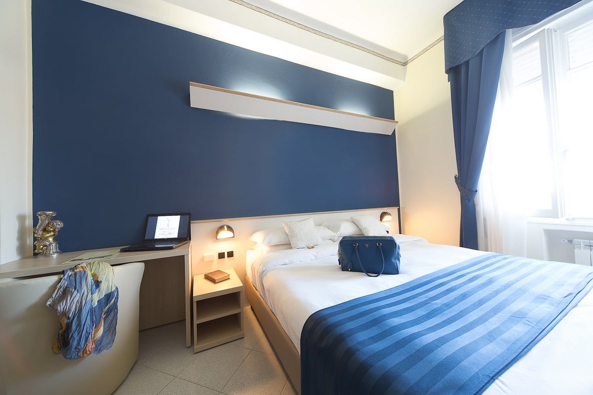 Standard-Doppel- oder -Zweibettzimmer