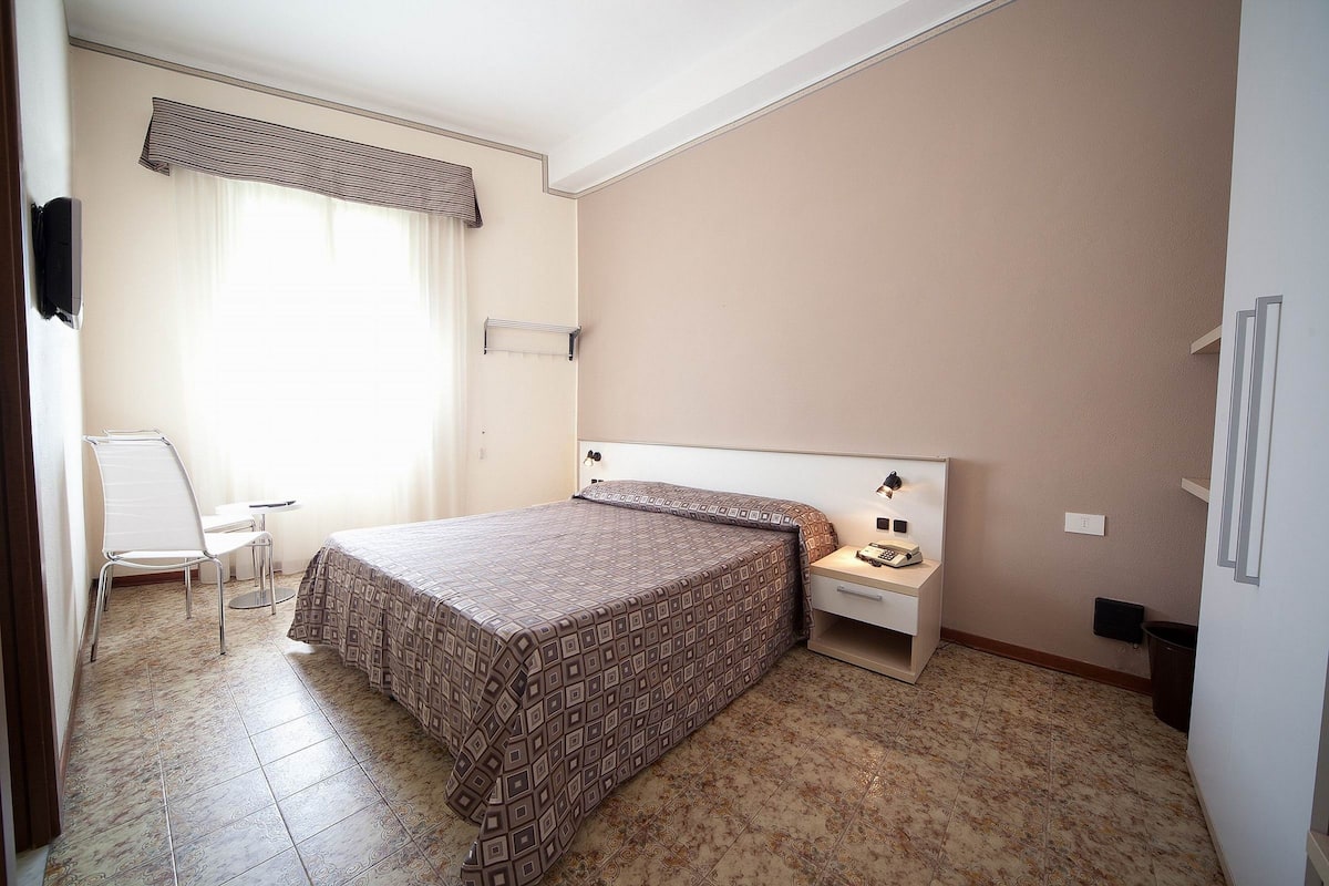 Economy-Doppel- oder -Zweibettzimmer