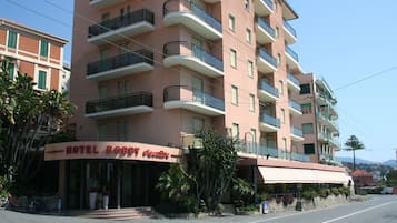 Fachada de la propiedad