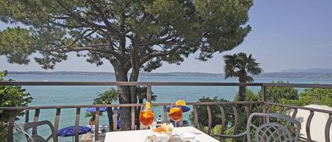 Superior-Doppel- oder -Zweibettzimmer, Seeblick | Blick vom Balkon