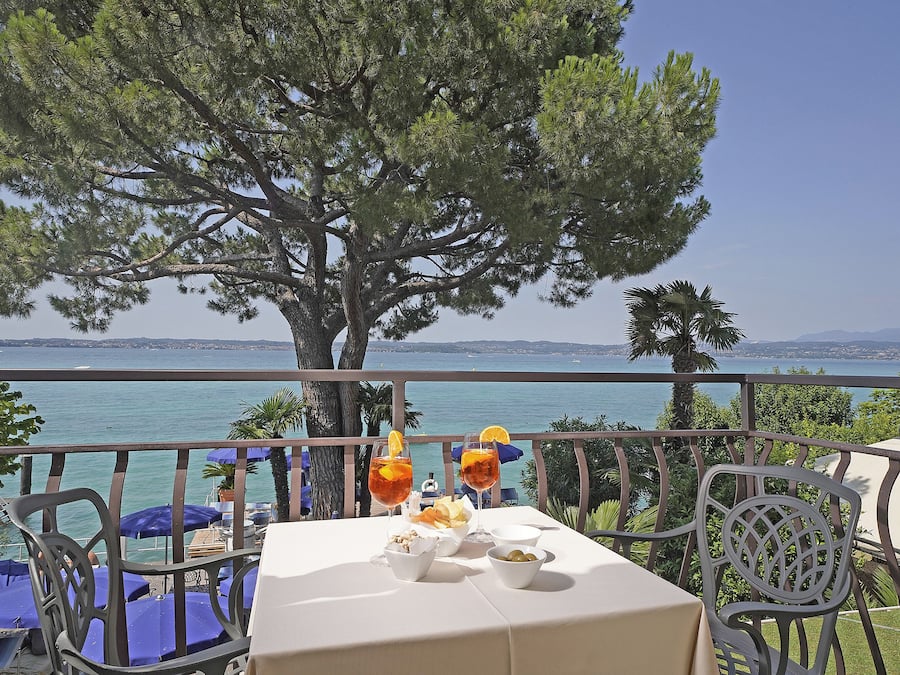 Quarto casal ou duplo superior, vista para o lago | Vista da sacada