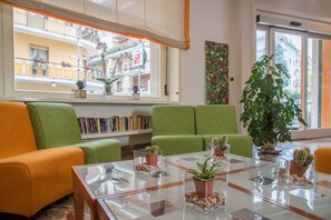 Coin salon dans le hall