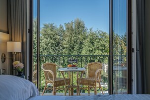 Quarto casal econômico, sacada, vista para o jardim | Vista do quarto