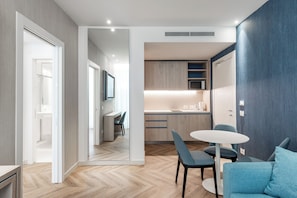 Appartement familial, 1 trÚs grand lit et 1 canapé-lit, cuisinette | Cuisinette privée