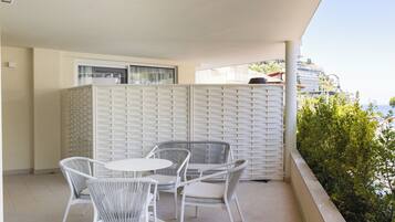 Appartement Familial, 1 trÚs grand lit et 1 canapé-lit, coin cuisine | Terrasse/Patio