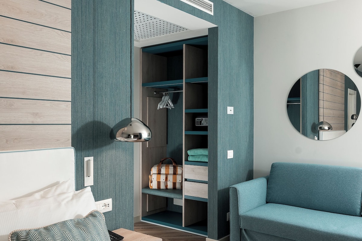 Habitación familiar, 1 cama Queen size y sofá cama | 1 habitación, caja de seguridad en la habitación y escritorio
