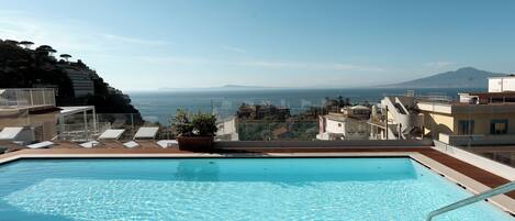 Outdoor pool, sun loungers