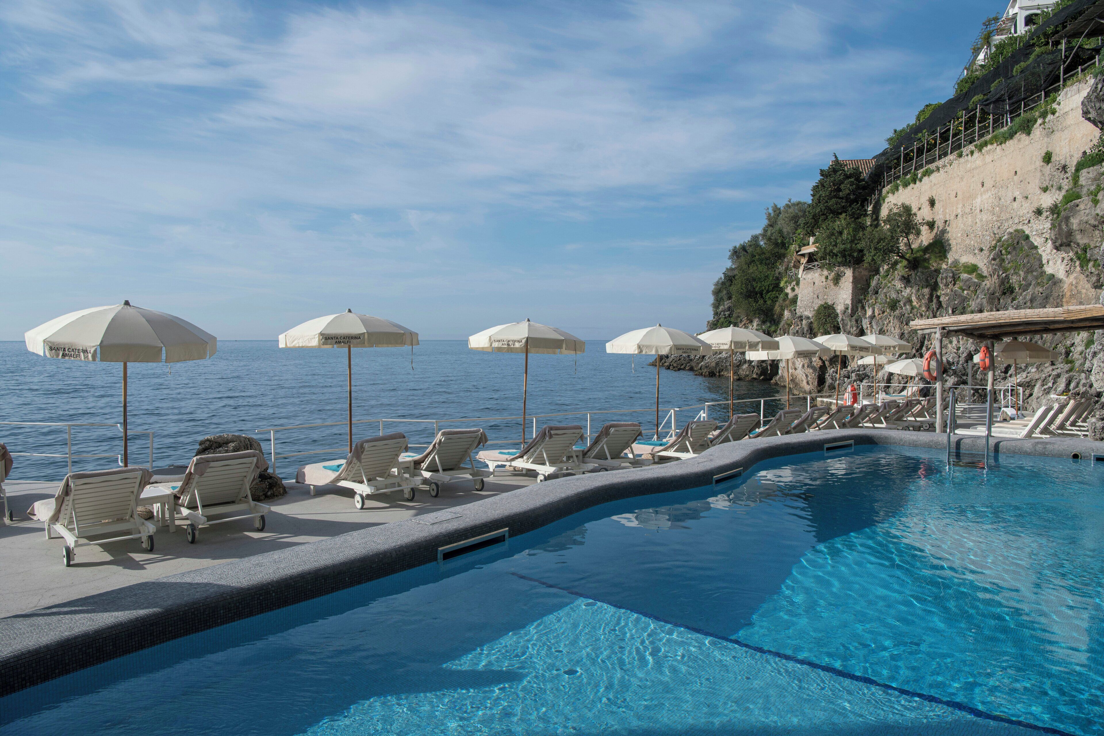 Seasonal outdoor pool, pool umbrellas, sun loungers